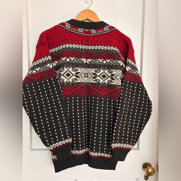 BNWOT Norwear Icelandic Sweater in 100% Wool with Decorative Metal Closure - Picture 9 of 12